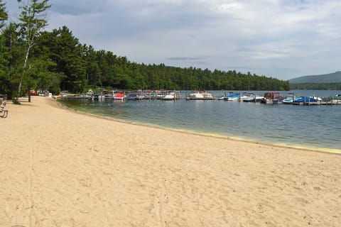 Patrician Shores Beach Abode House in Center Harbor