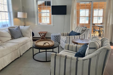 Patrician Shores Beach Abode House in Center Harbor