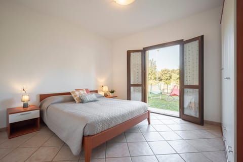 Bed, Garden, Photo of the whole room, Bedroom