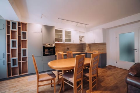 Kitchen or kitchenette, Dining area, pet friendly, stove