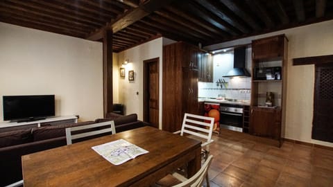 Kitchen or kitchenette, Living room, Dining area, oven