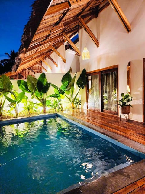 Night, Pool view