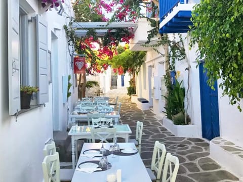 Restaurant/places to eat, Day, Neighbourhood