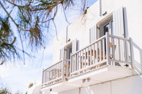 Property building, Facade/entrance, Neighbourhood, View (from property/room), Balcony/Terrace, Location