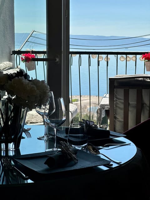 LaLaura high quality apartment Znjan beach 500 m Sea Magic View free Parking Apartment in Split