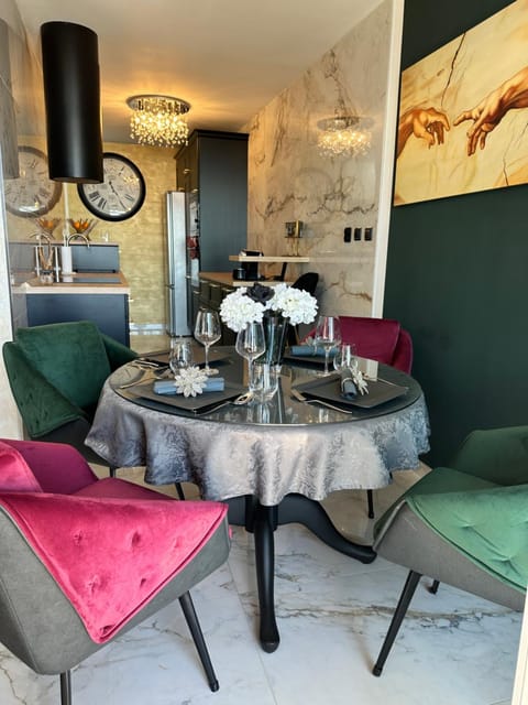 LaLaura high quality apartment Znjan beach 500 m Sea Magic View free Parking Apartment in Split