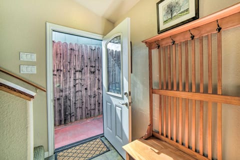 Hilltop Loft Ukiah Vacation Rental! Apartment in Russian River