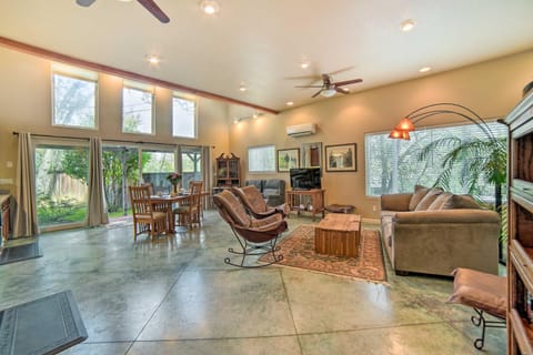 Hilltop Loft Ukiah Vacation Rental! Apartment in Russian River