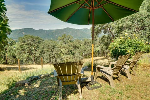 Hilltop Loft Ukiah Vacation Rental! Apartment in Russian River