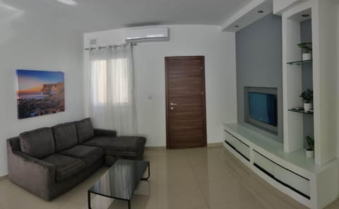 Communal lounge/ TV room, TV and multimedia, Living room