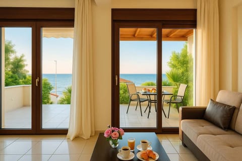 Coffee/tea facilities, Balcony/Terrace, Living room, Food and drinks, Seating area