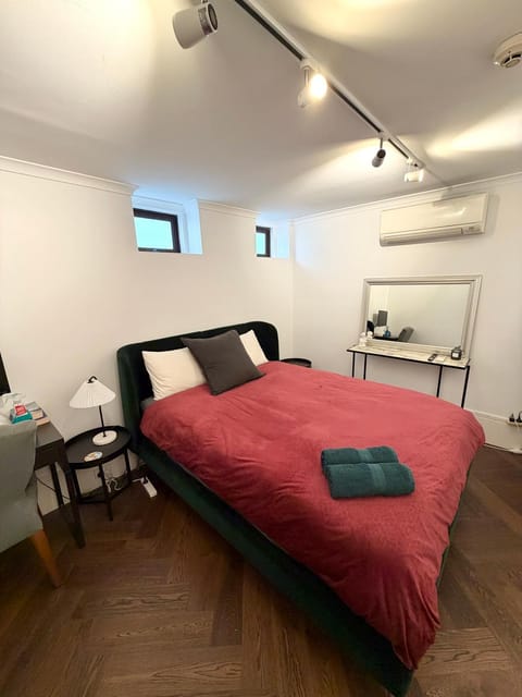 Bed, Bedroom, air conditioner