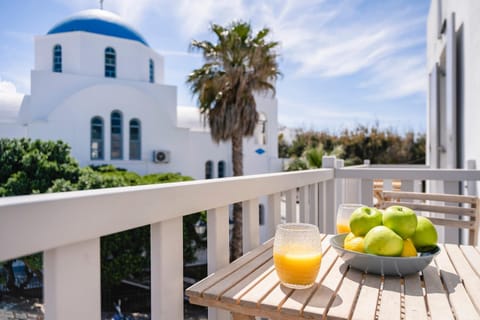 Day, View (from property/room), Balcony/Terrace, Food and drinks, Dining area, City view, Landmark view