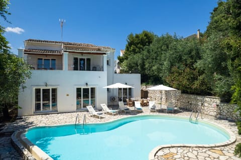 Property building, Day, Garden, Garden view, Pool view, Swimming pool, sunbed