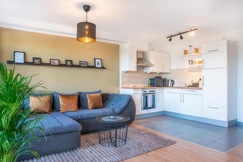 Coffee/tea facilities, Kitchen or kitchenette, Living room, Seating area, Dining area, Family, minibar, pet friendly, stove, toaster, kitchen, kitchen