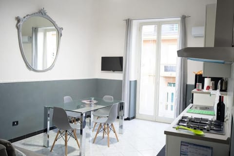 TV and multimedia, Kitchen or kitchenette, Dining area, minibar, pet friendly, stove, toaster