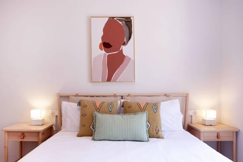 Bed, Photo of the whole room, Decorative detail, Bedroom