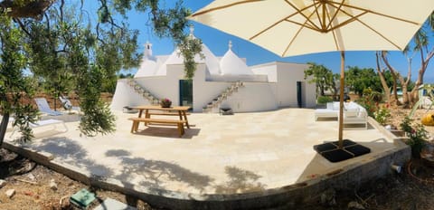 Villa Clive with Trullo Matto Plus Apartment in Province of Taranto