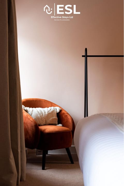 Bed, Seating area, Bedroom