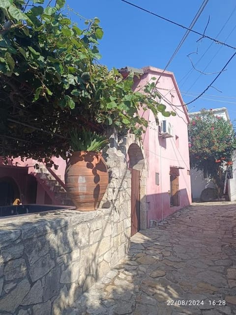 George Traditional Chalet Chalet in Crete