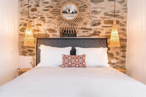 Bed, Photo of the whole room, Decorative detail, Bedroom