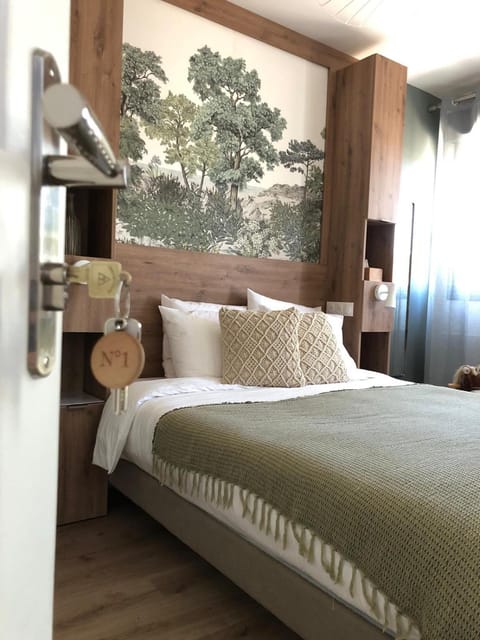 Bathroom, Bedroom, Communal kitchen, Garden view, Breakfast