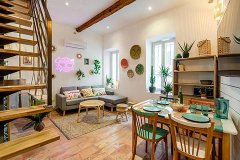 Ciotat colada beau duplex atypique à 50 m du port Classé 3 étoiles Apartment in La Ciotat