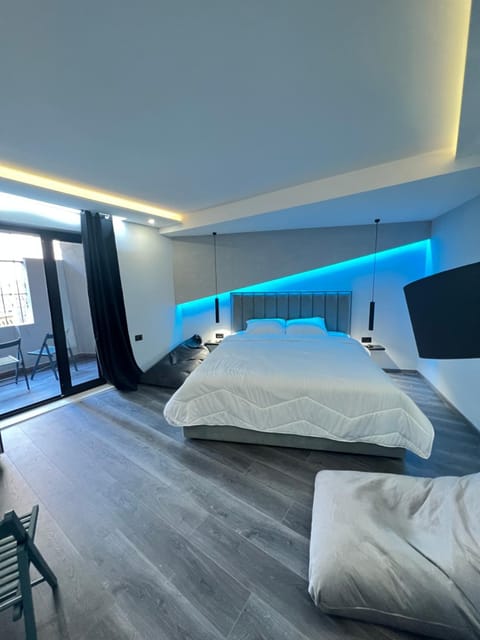 Bed, Balcony/Terrace, Photo of the whole room, Bedroom