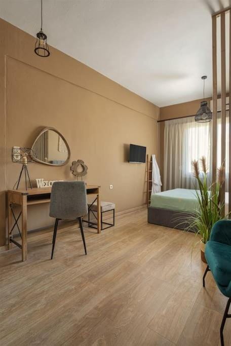 Photo of the whole room, Seating area, Bedroom