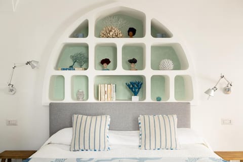 Bed, TV and multimedia, Decorative detail, Bedroom, locker, safe