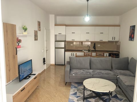 TV and multimedia, Kitchen or kitchenette, Living room, Seating area, Dining area