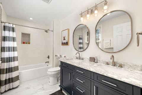 Beautifully Modern Newly-Renovated Cottage in Norcross House in Norcross