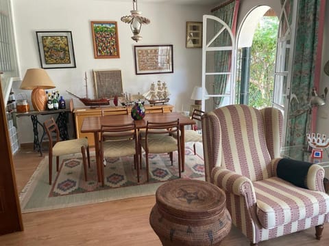 Seating area, Dining area