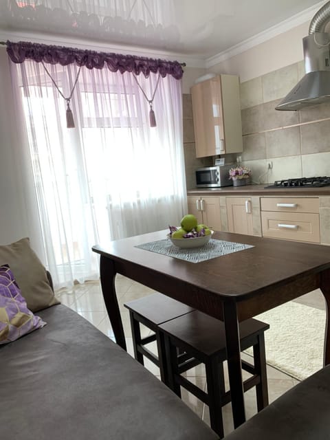 Kitchen or kitchenette, Dining area, minibar, pet friendly, stove