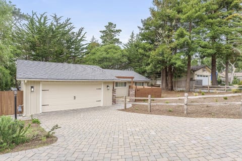 3877 Sea Esta home House in Pacific Grove