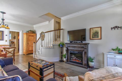 3792 The Lavender House home House in Pacific Grove