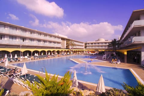 Facade/entrance, Swimming pool