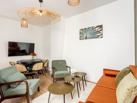 TV and multimedia, Living room, Dining area