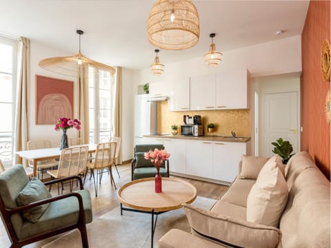 Coffee/tea facilities, Kitchen or kitchenette, Living room, Dining area, microwave, toaster