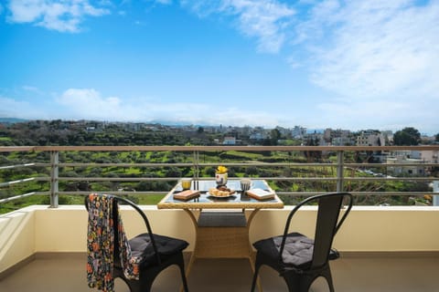Day, Natural landscape, View (from property/room), Balcony/Terrace, Seating area, Dining area