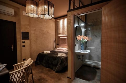 Bed, Bathroom, Photo of the whole room, Bedroom, towels