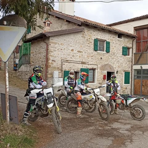 Cycling, group of guests
