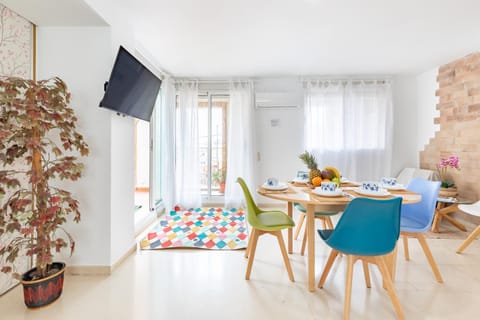 Penthouse Duplex in a 4 floors spanish house -8 min to center by Metro Apartment in Valencia