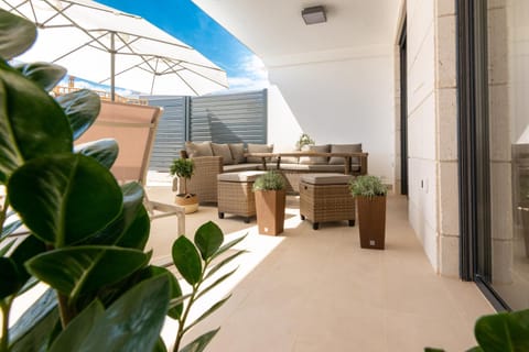 Patio, Balcony/Terrace, Seating area, Dining area