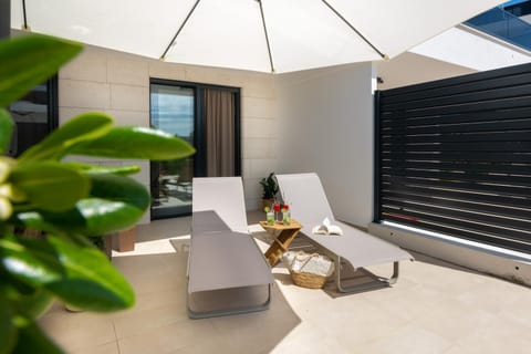 Patio, Balcony/Terrace, sunbed