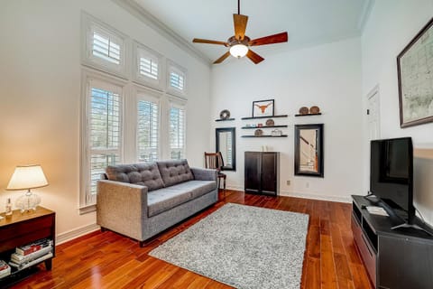 The Treasure Island Hideaway House in Lake Austin