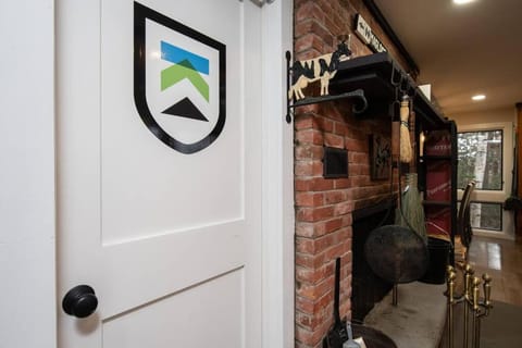 Killington Ski Chalet - Newly Renovated Chalet in Mendon