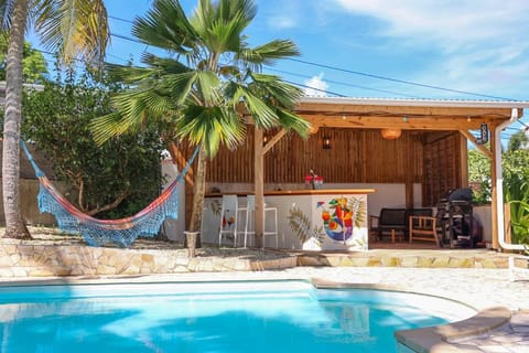 Property building, Day, Swimming pool