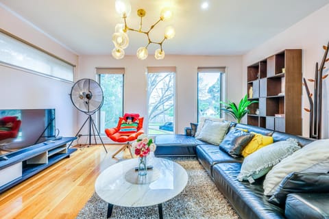 Living room, Seating area, air conditioner