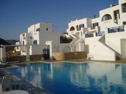 Facade/entrance, Swimming pool